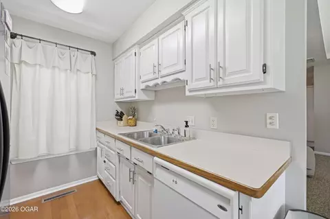 Kitchen - 406 W 14th Street Lamar Mo 64759 St, Lamar, MO 64759 photo 1 of 3
