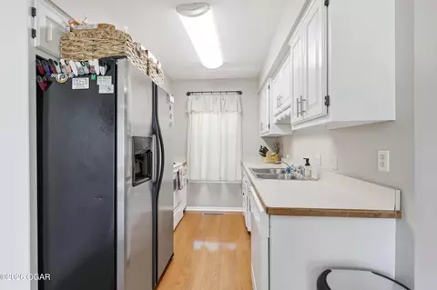 Kitchen - 406 W 14th Street Lamar Mo 64759 St, Lamar, MO 64759 photo 2 of 3