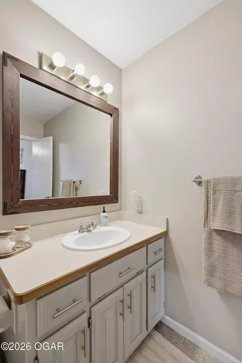 Bath - 406 W 14th Street Lamar Mo 64759 St, Lamar, MO 64759 photo 1 of 4
