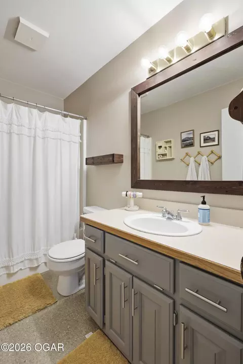 Bath - 406 W 14th Street Lamar Mo 64759 St, Lamar, MO 64759 photo 3 of 4