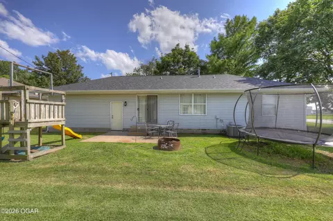 Exterior - 406 W 14th Street Lamar Mo 64759 St, Lamar, MO 64759 photo 3 of 3