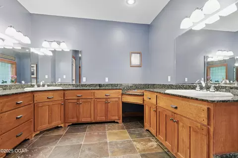 Bath - 4955 Deer Run Loop Carthage Mo 64836 Loop, Carthage, MO 64836 photo 7 of 19