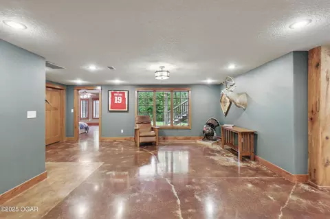 Entry Way - 4955 Deer Run Loop Carthage Mo 64836 Loop, Carthage, MO 64836 photo 6 of 7