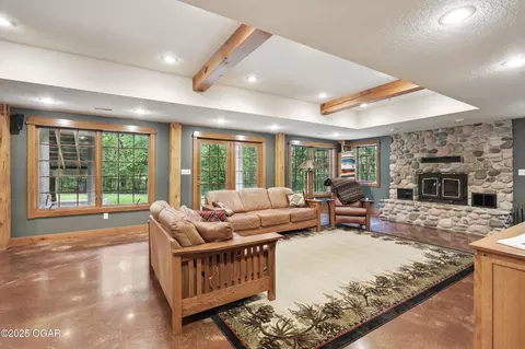 Living - 4955 Deer Run Loop Carthage Mo 64836 Loop, Carthage, MO 64836 photo 9 of 11