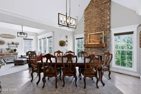 Dining - 2820 E Ridgeview Drive Joplin Mo 64801 Dr, Joplin, MO 64801 photo 3 of 4