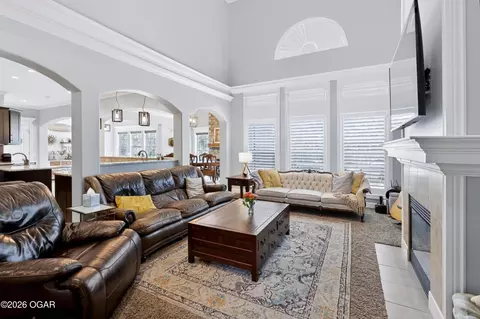 Living - 2820 E Ridgeview Drive Joplin Mo 64801 Dr, Joplin, MO 64801 photo 2 of 5
