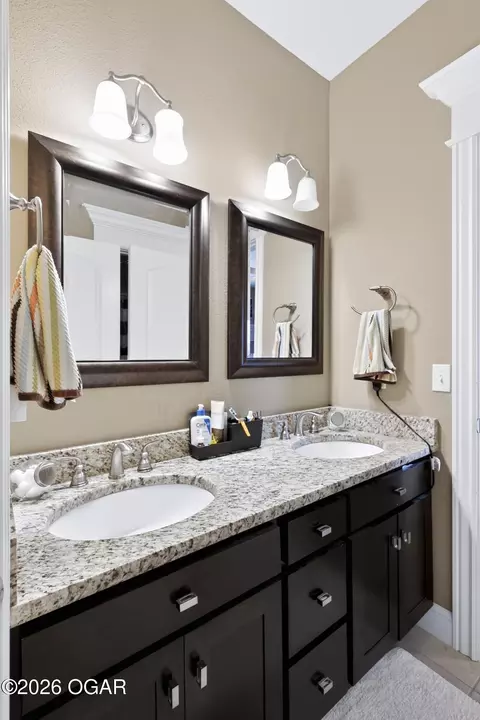 Bath - 2820 E Ridgeview Drive Joplin Mo 64801 Dr, Joplin, MO 64801 photo 6 of 10