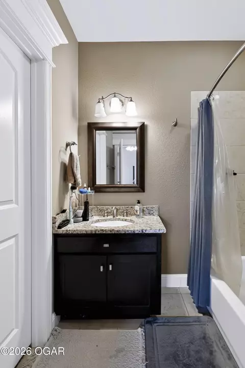 Bath - 2820 E Ridgeview Drive Joplin Mo 64801 Dr, Joplin, MO 64801 photo 8 of 10