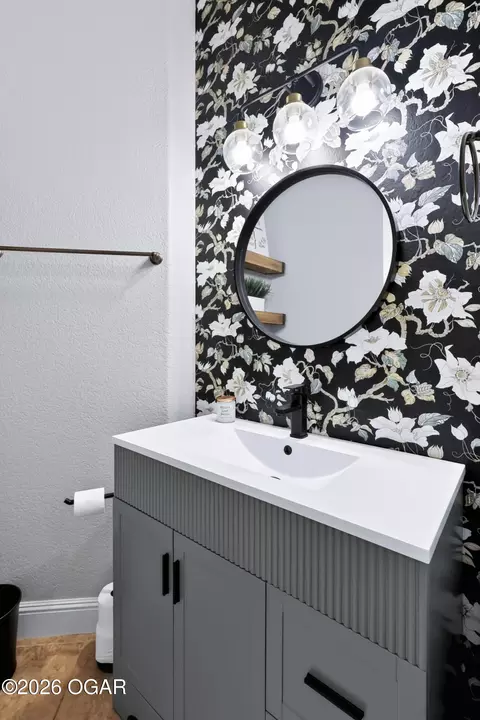 Bath - 2820 E Ridgeview Drive Joplin Mo 64801 Dr, Joplin, MO 64801 photo 1 of 10