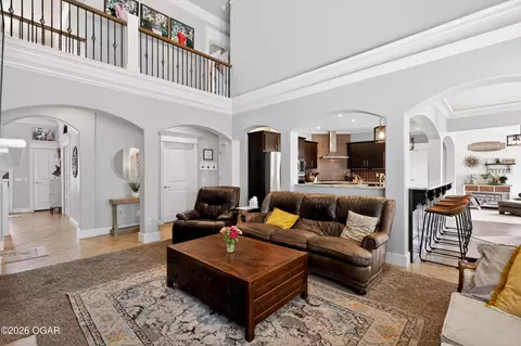 Living - 2820 E Ridgeview Drive Joplin Mo 64801 Dr, Joplin, MO 64801 photo 3 of 5