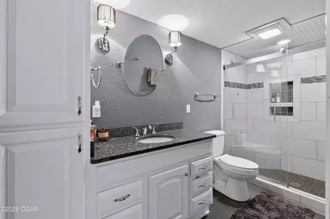 Bath - 2820 E Ridgeview Drive Joplin Mo 64801 Dr, Joplin, MO 64801 photo 9 of 10