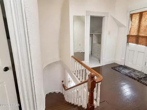 Entry Way - 1123 S Maple Street Carthage Mo 64836 St, Carthage, MO 64836 photo 3 of 4