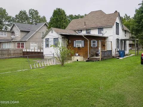 Exterior - 1123 S Maple Street Carthage Mo 64836 St, Carthage, MO 64836 photo 2 of 3