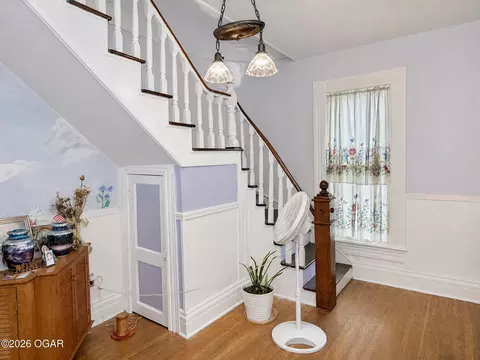 Entry Way - 1123 S Maple Street Carthage Mo 64836 St, Carthage, MO 64836 photo 2 of 4
