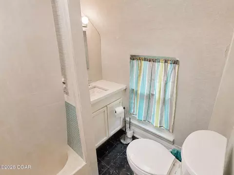 Bath - 1123 S Maple Street Carthage Mo 64836 St, Carthage, MO 64836 photo 2 of 4