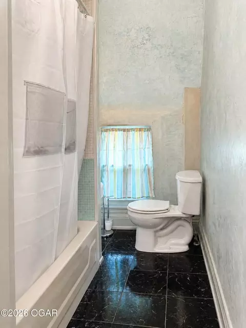 Bath - 1123 S Maple Street Carthage Mo 64836 St, Carthage, MO 64836 photo 1 of 4