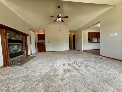 Living - 2701 E 26th Street Joplin Mo 64804 St, Joplin, MO 64804 photo 2 of 4