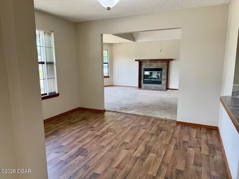 Living - 2701 E 26th Street Joplin Mo 64804 St, Joplin, MO 64804 photo 4 of 4