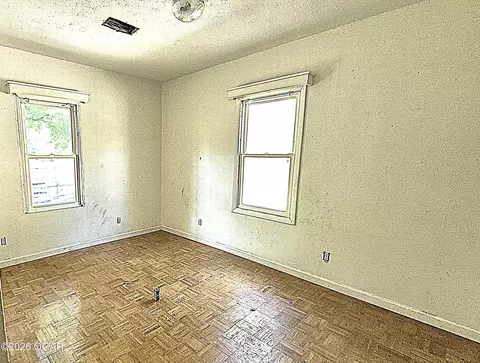Bedroom - 1305 Delaware Street Seneca Mo 64865 St, Seneca, MO 64865 photo 4 of 5