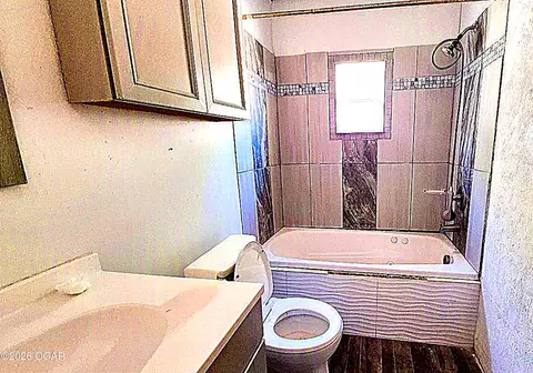 Bath - 1305 Delaware Street Seneca Mo 64865 St, Seneca, MO 64865 photo 1 of 1