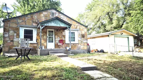 Exterior - 1305 Delaware Street Seneca Mo 64865 St, Seneca, MO 64865 photo 2 of 2