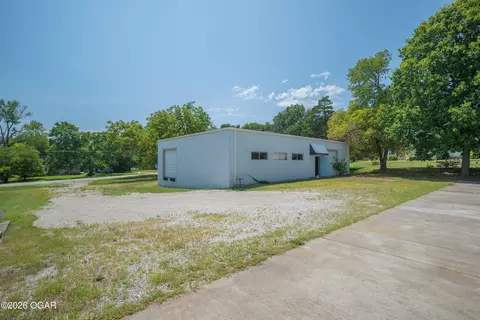 Exterior - 2363 W 2349 W Oak Street Carthage Mo 64836, Carthage, MO 64836 photo 9 of 19