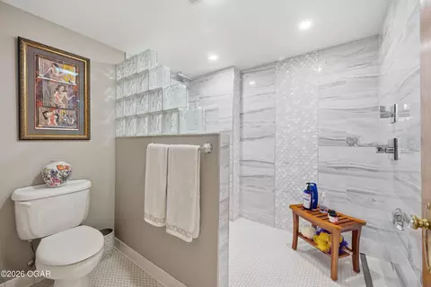 Bath - 2363 W 2349 W Oak Street Carthage Mo 64836, Carthage, MO 64836 photo 2 of 5