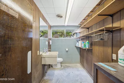 Bath - 2363 W 2349 W Oak Street Carthage Mo 64836, Carthage, MO 64836 photo 5 of 5