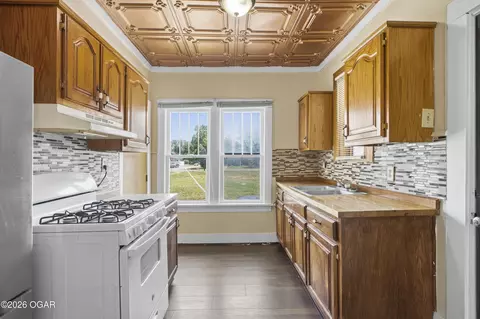 Kitchen - 210 E 17th Street Joplin Mo 64804 St, Joplin, MO 64804 photo 2 of 3