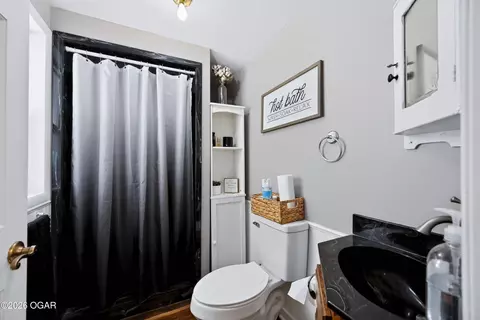 Bath - 1014 Cherokee Avenue Seneca Mo 64865 Ave, Seneca, MO 64865 photo 1 of 8