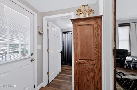 Entry Way - 1014 Cherokee Avenue Seneca Mo 64865 Ave, Seneca, MO 64865 photo 3 of 3