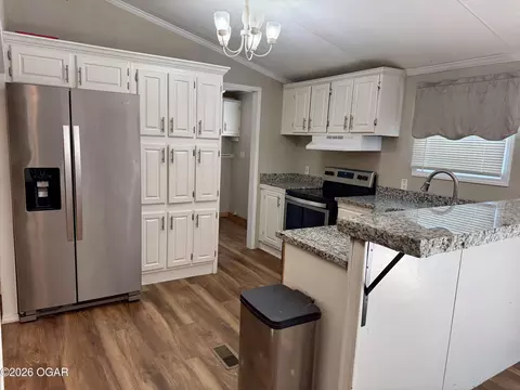 Kitchen - 10694 Ridgeway Circle Granby Mo 64844 Cir, Granby, MO 64844 photo 3 of 5
