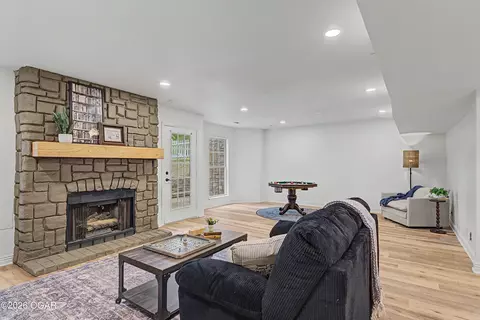 Living - 825 Colonial Road Webb City Mo 64870 Rd, Webb City, MO 64870 photo 3 of 3