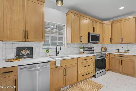Kitchen - 825 Colonial Road Webb City Mo 64870 Rd, Webb City, MO 64870 photo 2 of 3