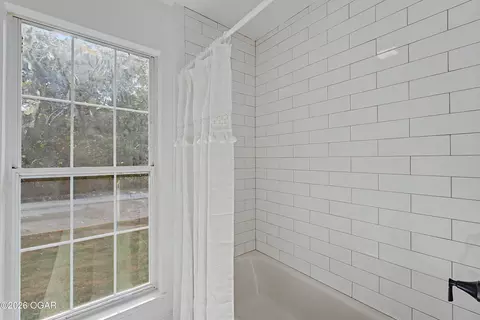 Bath - 825 Colonial Road Webb City Mo 64870 Rd, Webb City, MO 64870 photo 5 of 6
