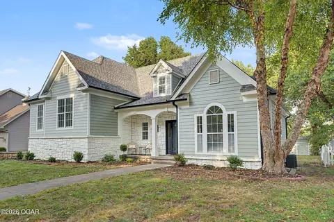Exterior - 825 Colonial Road Webb City Mo 64870 Rd, Webb City, MO 64870 photo 4 of 13