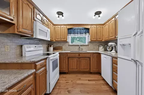 Kitchen - 13416 Jasmine Loop Carthage Mo 64836 Loop, Carthage, MO 64836 photo 5 of 5