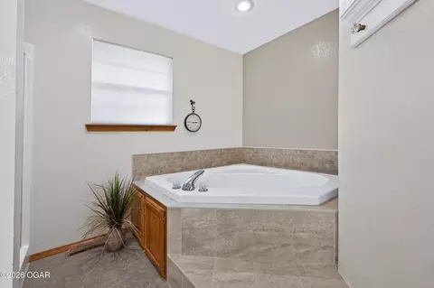 Bath - 13416 Jasmine Loop Carthage Mo 64836 Loop, Carthage, MO 64836 photo 6 of 8