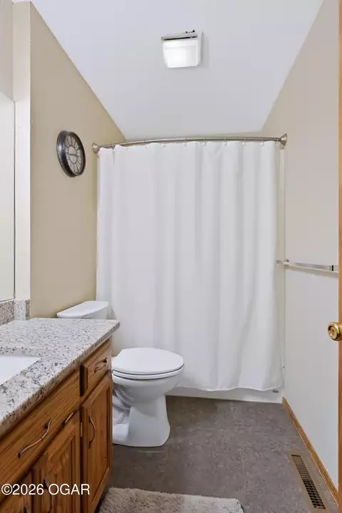 Bath - 13416 Jasmine Loop Carthage Mo 64836 Loop, Carthage, MO 64836 photo 2 of 8