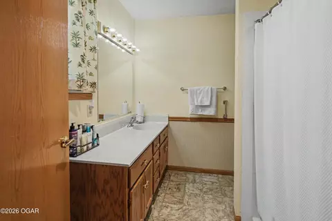 Bath - 201 E 3rd Street Lamar Mo 64759 St, Lamar, MO 64759 photo 2 of 3