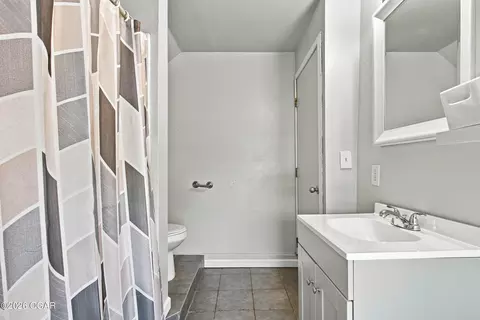 Bath - 514 E Scott Street Monett Mo 65708 St, Monett, MO 65708 photo 4 of 4