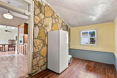 Entry Way - 401 2nd Street Monett Mo 65708 St, Monett, MO 65708 photo 1 of 1