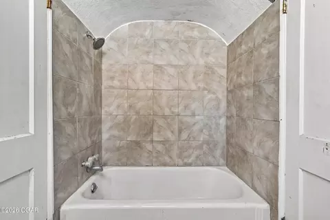 Bath - 401 2nd Street Monett Mo 65708 St, Monett, MO 65708 photo 2 of 3