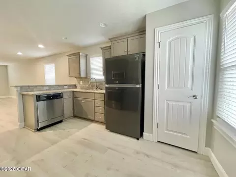 Kitchen - 1402 E 19th Street Joplin Mo 64804 St, Joplin, MO 64804 photo 1 of 3