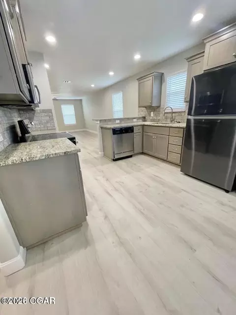 Kitchen - 1402 E 19th Street Joplin Mo 64804 St, Joplin, MO 64804 photo 3 of 3