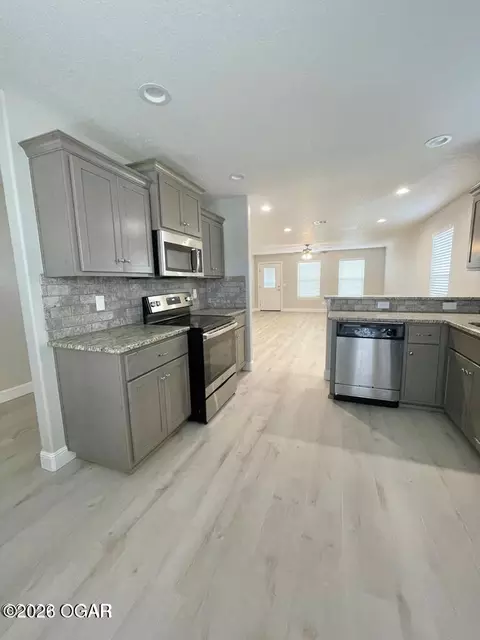 Kitchen - 1402 E 19th Street Joplin Mo 64804 St, Joplin, MO 64804 photo 2 of 3