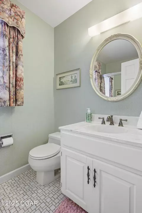 Bath - 202 Gardner Drive Lamar Mo 64759 Dr, Lamar, MO 64759 photo 5 of 9