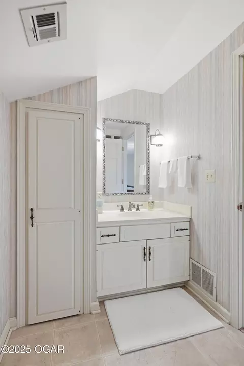 Bath - 202 Gardner Drive Lamar Mo 64759 Dr, Lamar, MO 64759 photo 9 of 9