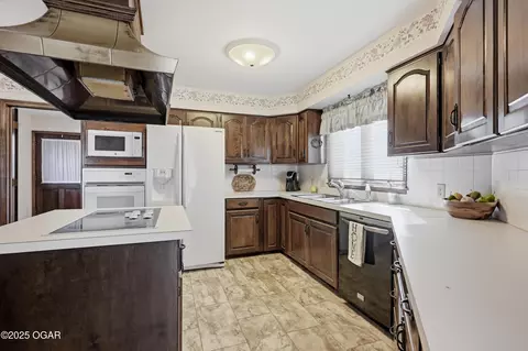 Kitchen - 202 Gardner Drive Lamar Mo 64759 Dr, Lamar, MO 64759 photo 3 of 5