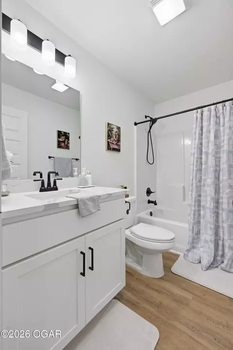 Bath - 1311 Foundry Drive Carthage Mo 64836 Dr, Carthage, MO 64836 photo 6 of 7
